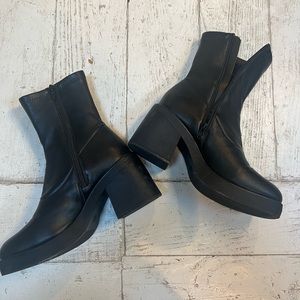 Black platform heeled boots, size 8. In great condition! Worn once.